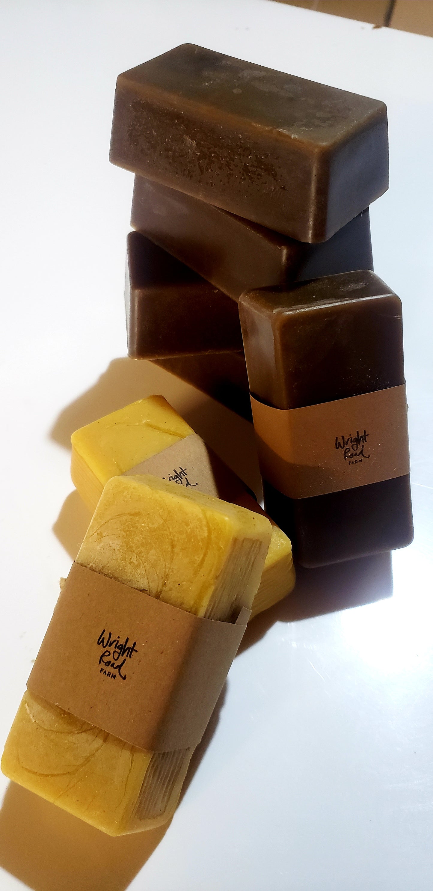 NZ Pure Beeswax 100g Bar RARE (Dark Choc)